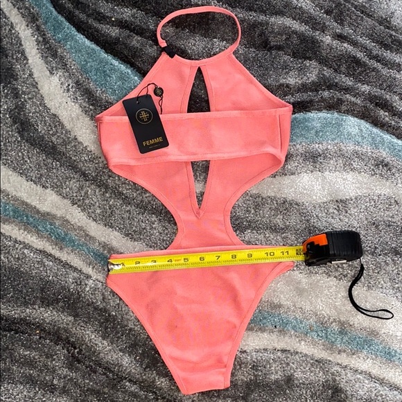 Monokini - Picture 4 of 4